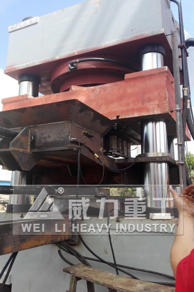 3000噸三梁四柱液壓機(jī)2