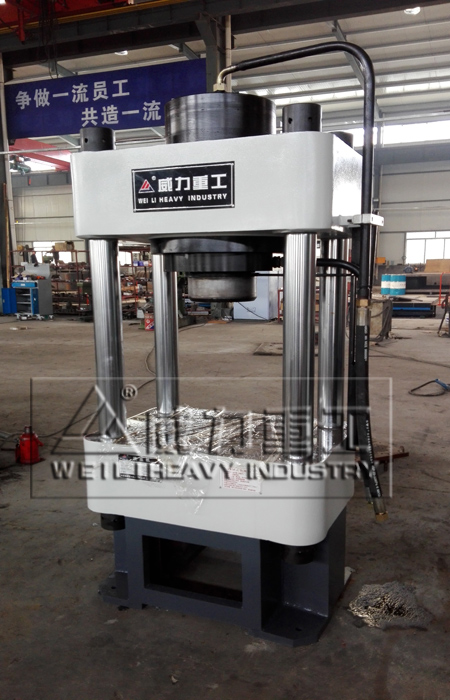 200噸二梁四柱液壓機(jī)臺面600x600