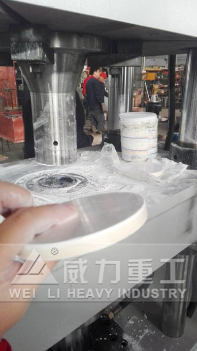 200噸四柱四柱液壓機試機現場