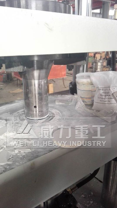 200噸四柱四柱液壓機試機現場圖