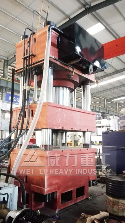 1300噸四柱液壓機(jī)生產(chǎn)完成車間拍攝