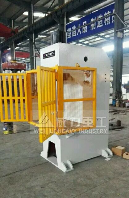 100噸數控單柱液壓機帶防護罩