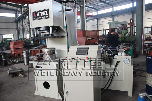 單柱液壓機生產廠家實景拍攝