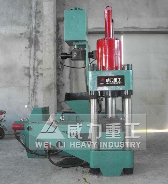 山東威力重工生產的鋼屑壓塊機送達客戶車間