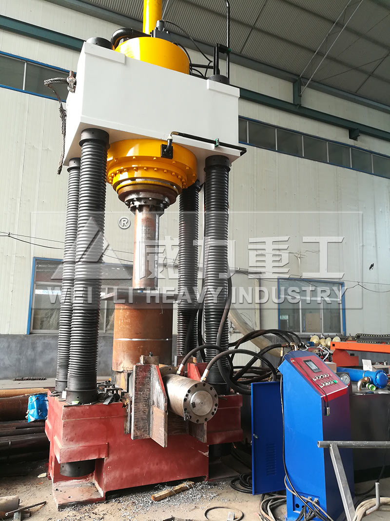 1600噸金屬壓塊機試機現場圖