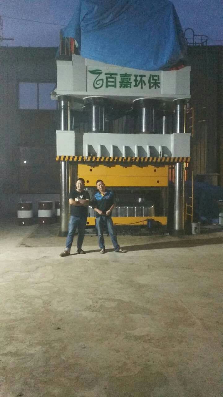 公司調試人員在客戶車間留影