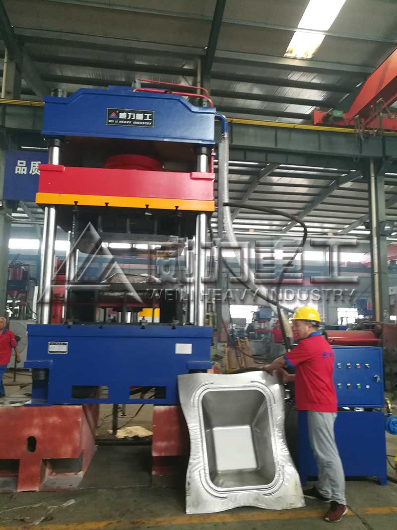 315噸三梁四柱液壓機(jī)-灰斗車(chē)車(chē)斗拉伸專(zhuān)用液壓機(jī)