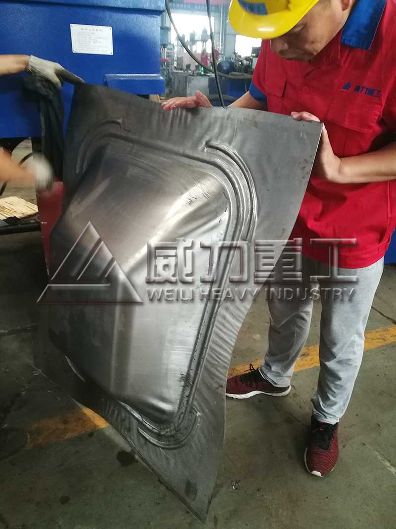 客戶(hù)定做灰斗車(chē)?yán)煲簤簷C(jī)車(chē)間試機(jī)