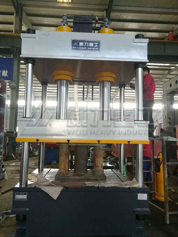 315噸四柱液壓機調試完成準備發貨