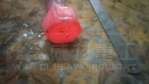 加熱后的待壓制產品