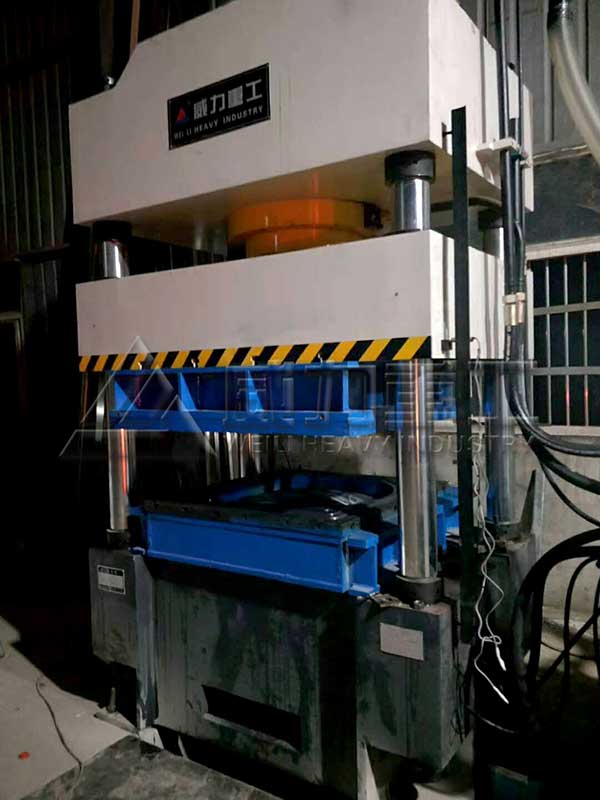 500噸四柱液壓機客戶使用現場