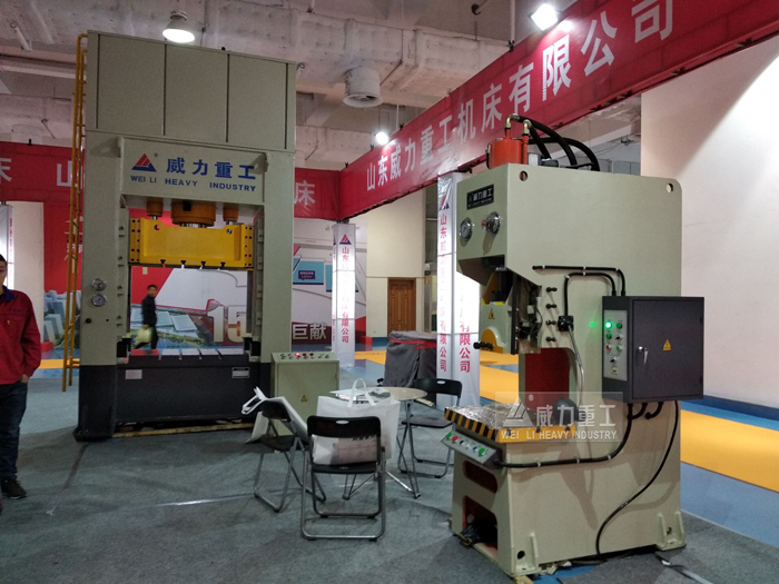 液壓機廠家參展機器
