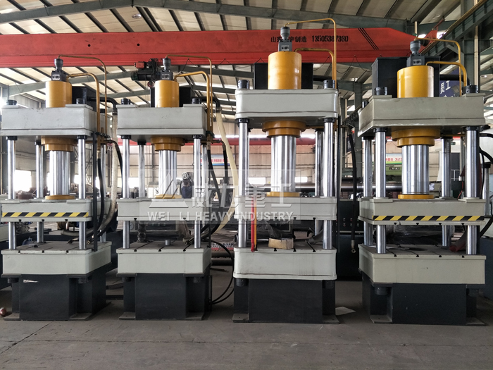 四柱液壓機實景2