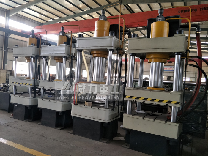 四柱液壓機實景3