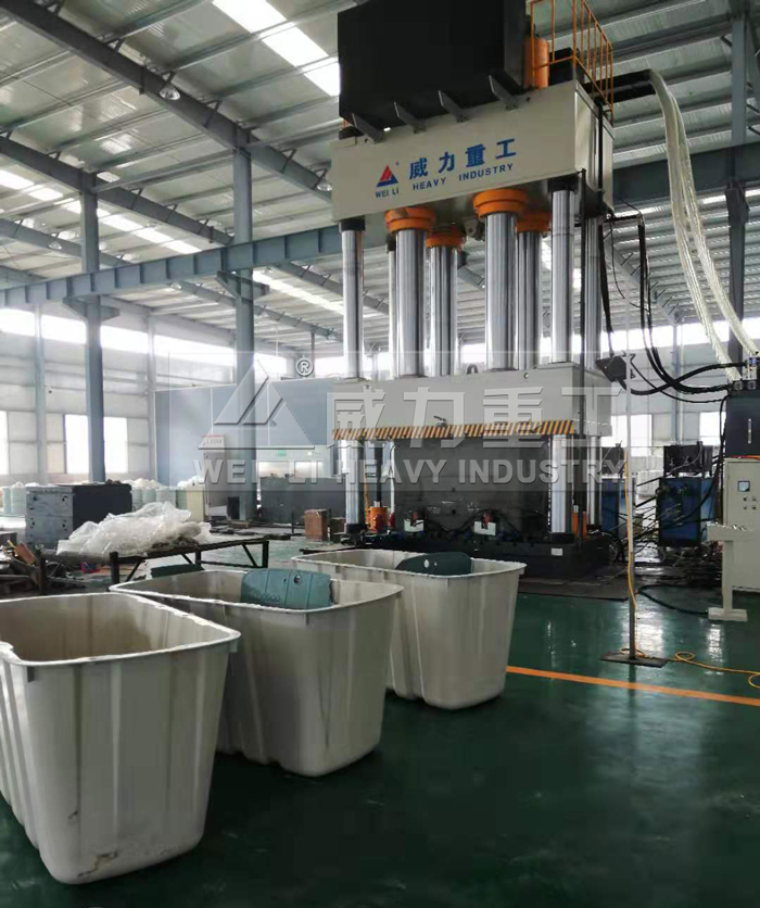 化糞池液壓機生產加工車間