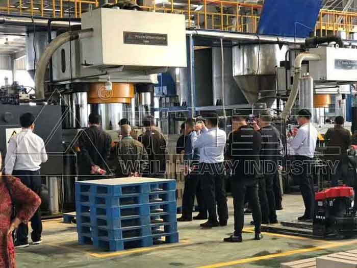 全自動耐火磚液壓機客戶現場