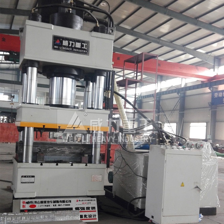 加工玻璃鋼井蓋使用的四柱液壓機(jī)