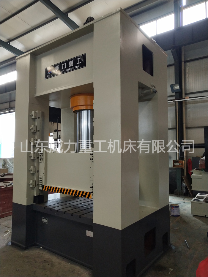 山東威力重工專業加工汽車覆蓋件液壓機