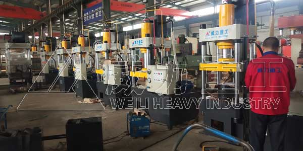 100噸四柱液壓機又稱100噸四柱油壓機，100噸四柱壓力機