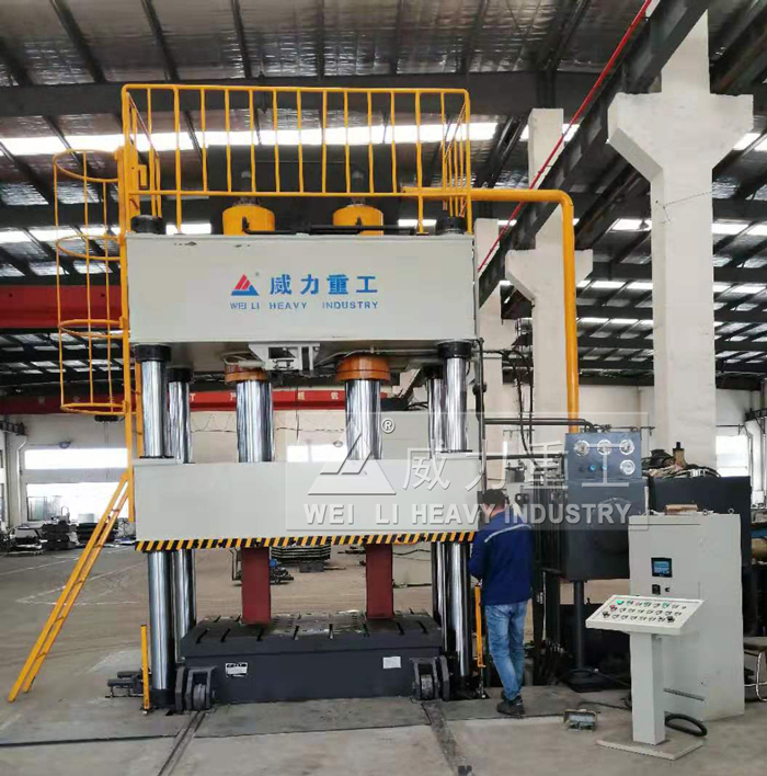 汽車內(nèi)飾件成型四柱液壓機(jī)客戶使用現(xiàn)場(chǎng)