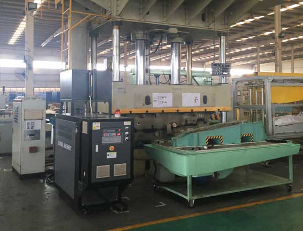 汽車(chē)內(nèi)飾件模壓成型液壓機(jī)