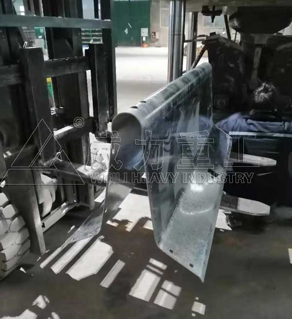 客戶加工成型的護(hù)欄板