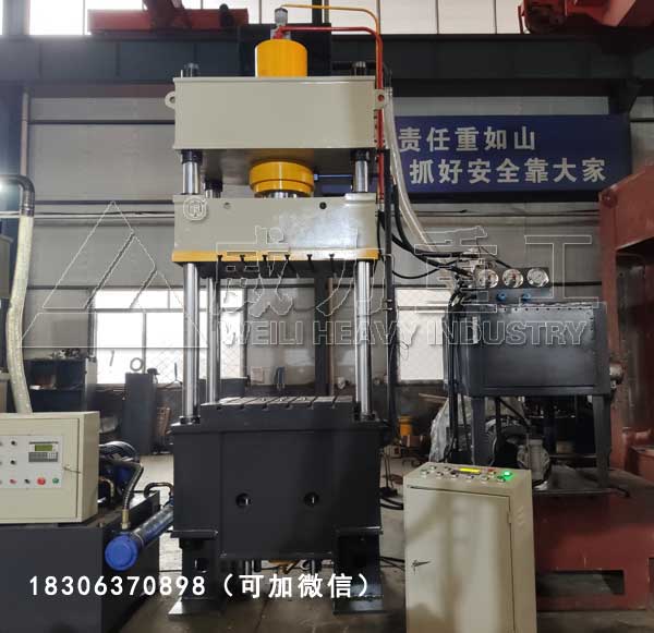 200噸液壓機汽車鈑金件加工設備之一