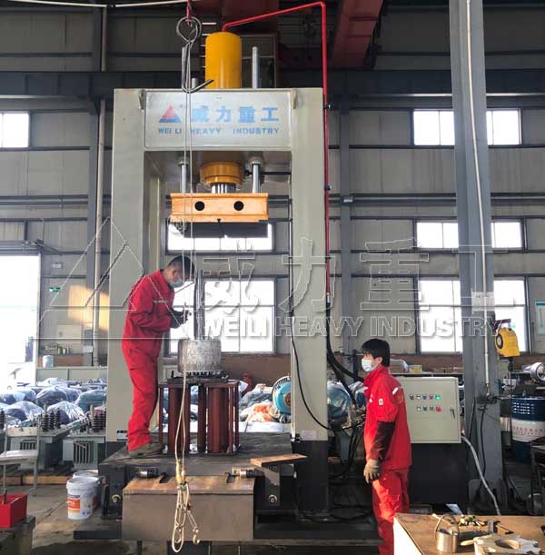 200噸龍門(mén)框架式液壓機(jī)