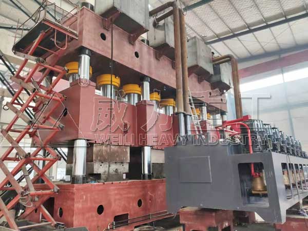 4000噸汽車縱梁拉伸液壓機生產加工現場