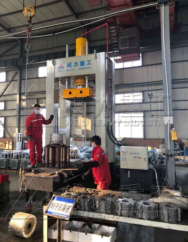 龍門框架式整形液壓機(jī)