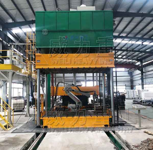 315噸四柱式汽車內飾件模壓機