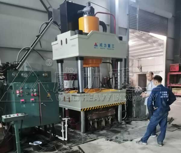 500噸四柱液壓機調試現場