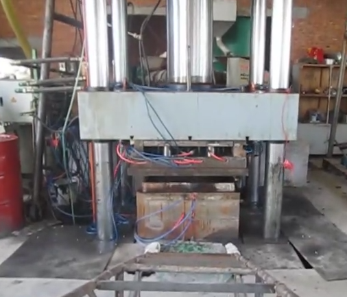 建筑塑料模殼生產(chǎn)設(shè)備使用現(xiàn)場(chǎng)