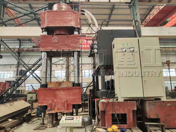 1500噸快速熱鍛液壓機廠家車間生產中