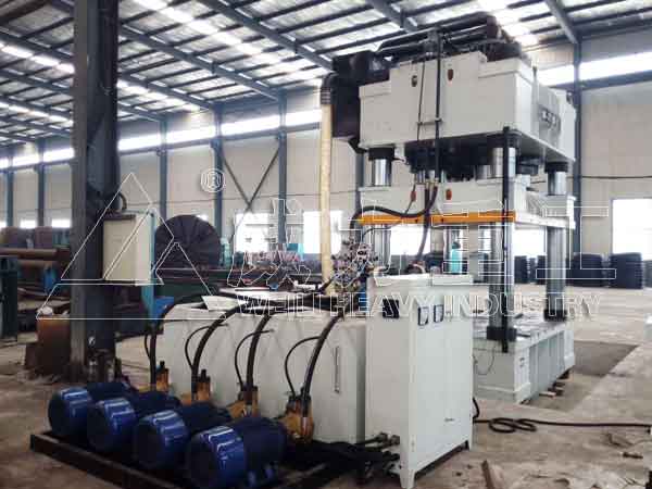 2000噸四柱液壓機客戶安裝現(xiàn)場