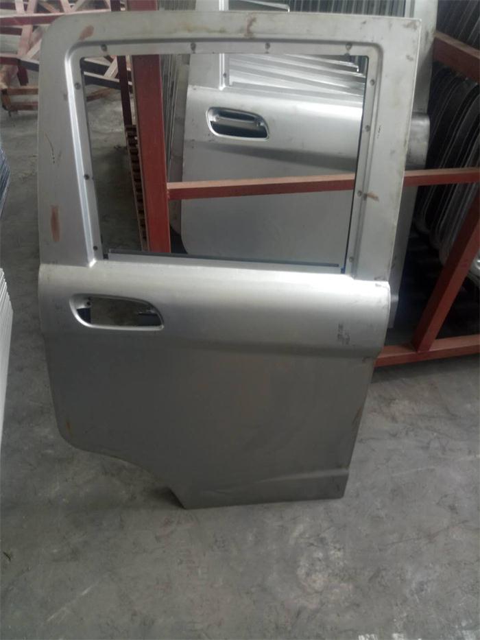 一次沖壓成型的汽車右側(cè)外板