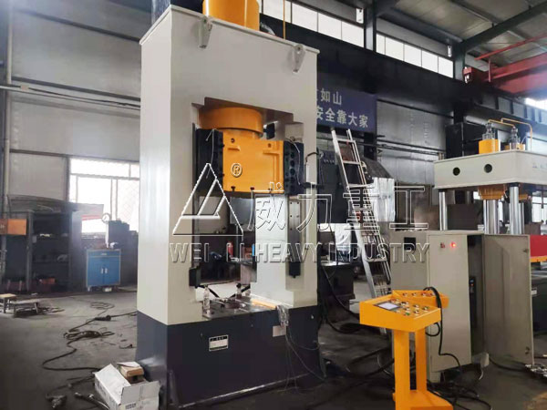 200噸龍門液壓機