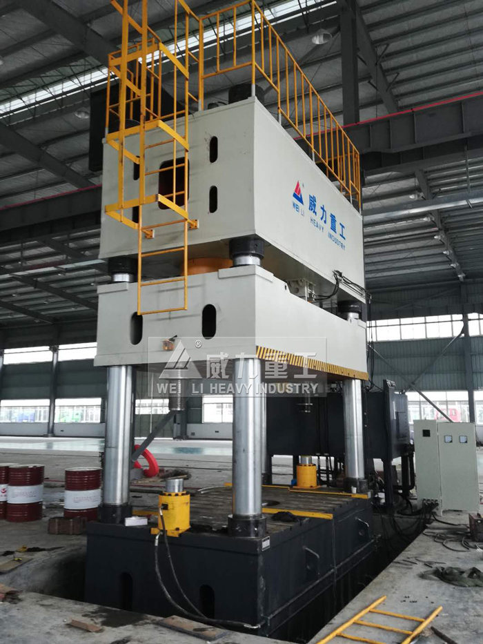 2000噸四柱液壓機(jī)模壓SMC汽車前保險(xiǎn)杠