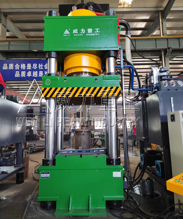 800噸三梁四柱液壓機