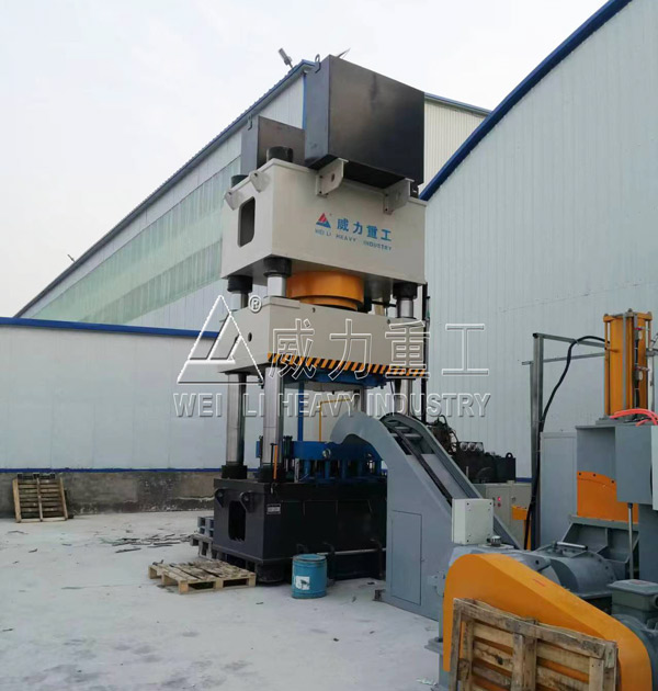 1250噸塑料托盤模壓液壓機客戶使用現場