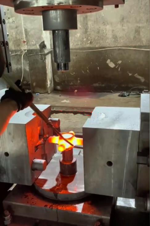 萬向節十字軸鍛造過程