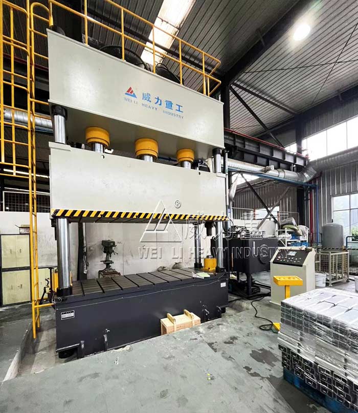 500噸三梁四柱油壓機客戶使用現場